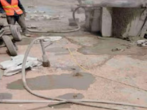 沽源水泥混凝土路面板底注浆技术 路面脱空注浆整治方案