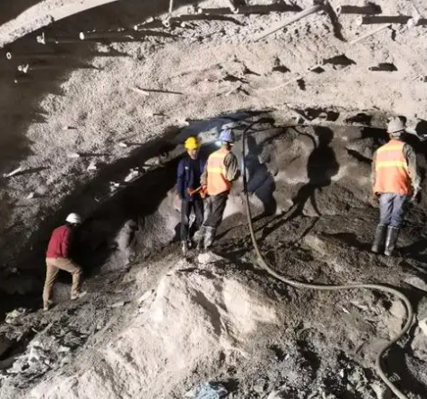 沽源拱顶带模注浆料的施工流程及注意事项